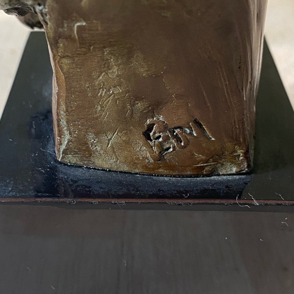 Cast Bronze statue of Mother and baby by Emily Mehling. Signed by the artist. - Picture 6 of 7